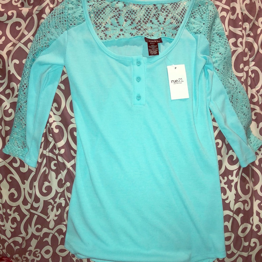 Blue mid length sleeved shirt